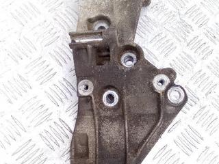 кронштейн генератора Renault Megane 2 поколение 2005, 1.6 л., бензин, МКПП, 8200425034