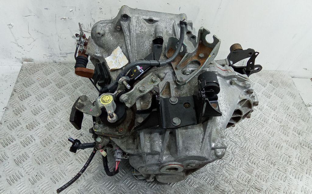 КПП механическая (МКПП) Toyota Verso 1 поколение 2009, 2.0 л., дизель, МКПП, 2YZZ - фото №1