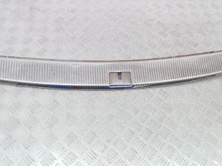 накладка внутренняя на заднюю панель кузова Volkswagen Touareg 1 поколение 2006, 7L6863459