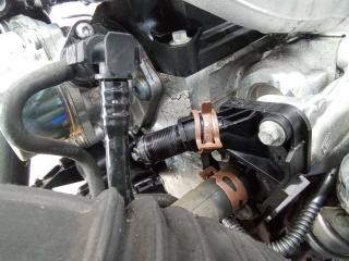 фланец (тройник) системы охлаждения Renault Megane 2 поколение [рестайлинг] 2008, 1.5 л., дизель, МКПП, 8200337841