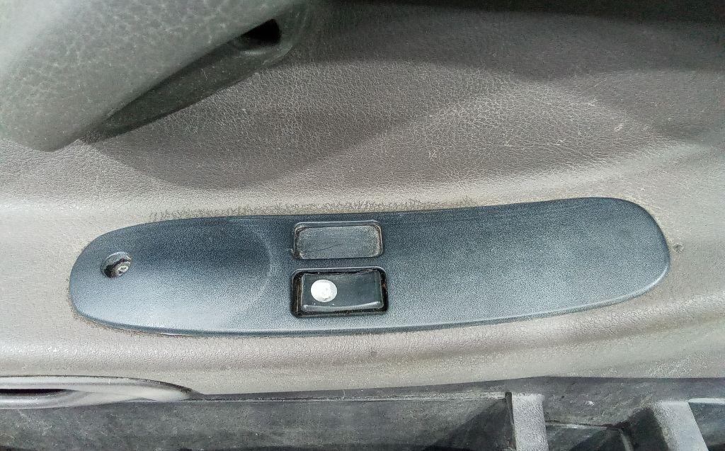 кнопка стеклоподъемника двери Renault Magnum 3 поколение 2005 - фото №1