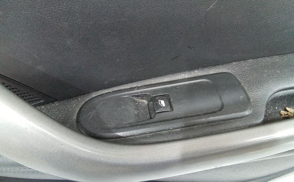 кнопка стеклоподъемника двери Peugeot 308 T7 2008 - фото №1
