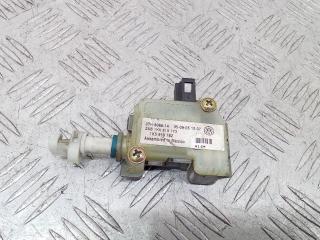 активатор замка крышки топливного бака Volkswagen Jetta 5 поколение 2006, 1K5959782