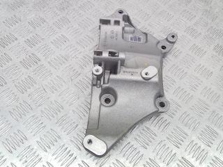 кронштейн генератора Renault Duster 2 поколение 2022, 2.0 л., бензин, МКПП, 117104555R