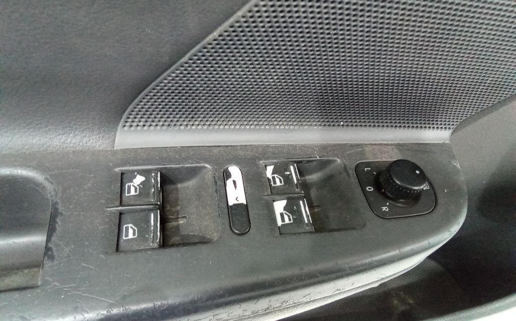 блок управления стеклоподъемниками Volkswagen Jetta 5 поколение 2005 - фото №1