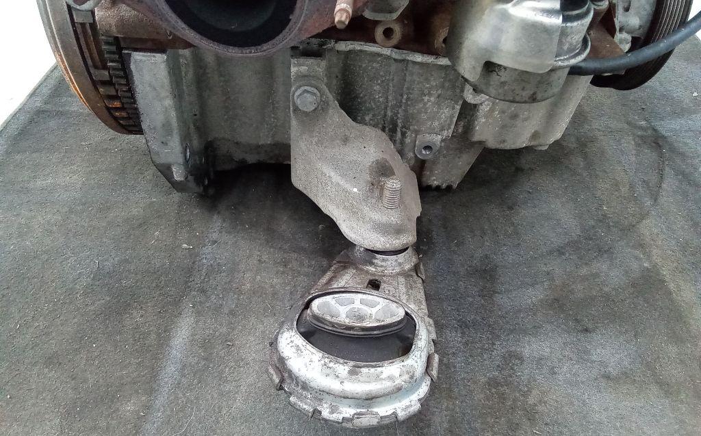 подушка крепления двигателя Renault Scenic 3 поколение 2011, 1.5 л., дизель, МКПП, 11238006R - фото №1