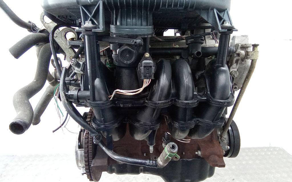 коллектор впускной Renault Clio 2 поколение 1999, 1.4 л., бензин, МКПП, 7700273860 - фото №1