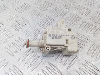 активатор замка крышки топливного бака Volkswagen Touareg 1 поколение 2004, 1J0810773