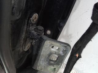 петля двери Mercedes-Benz E-Класс W211/S211 2005, седан