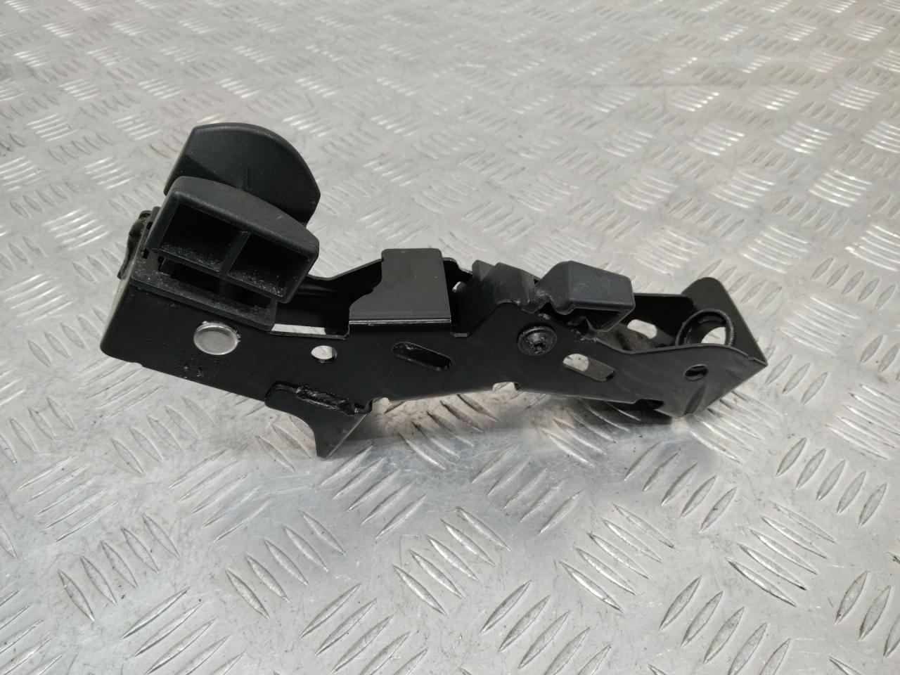 кронштейн (крепление) BMW 3 серия E90/E91/E92/E93 2007, 3.0 л., бензин, кабриолет, 54377183274, 54377183273-05 - фото №1