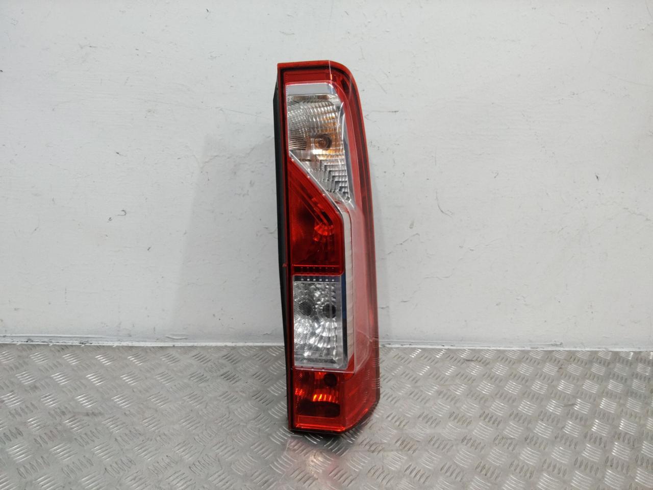 фонарь задний правый Renault Master 3 поколение 2011, 2.3 л., дизель - фото №1