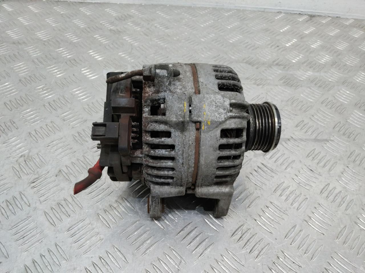 генератор Renault Megane 2 поколение 2005, 1.5 л., дизель, МКПП, 231008578R - фото №1