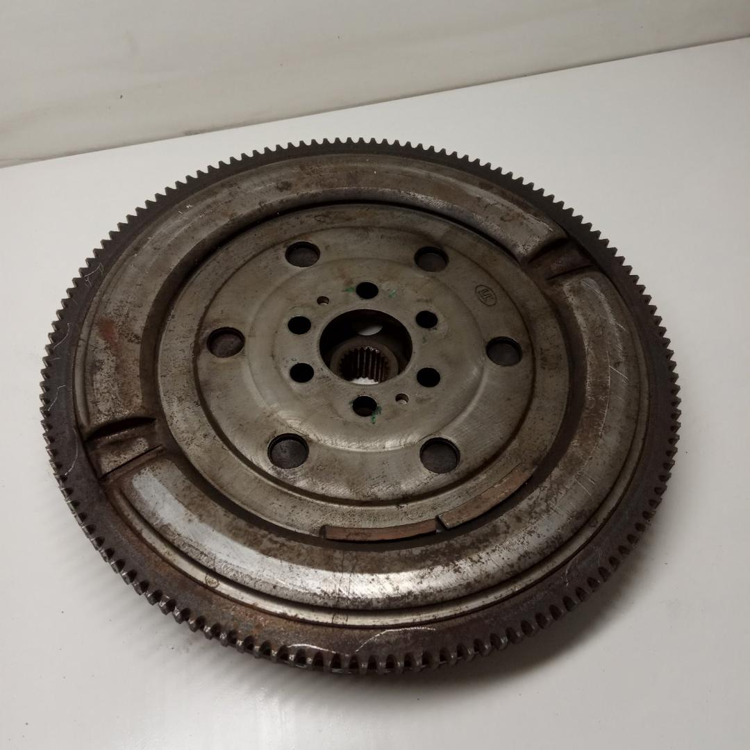 маховик Audi A4 B6 2005, 2.0 л., бензин, 058105317D - фото №1