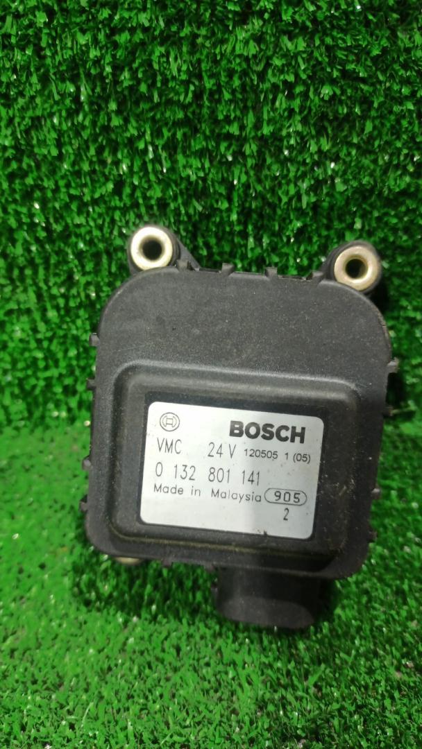 моторчик заслонки печки MAN TGA 1 поколение 2005, 10.5 л., D 2066 LF 01, дизель, АКПП, 0132801141 - фото №1