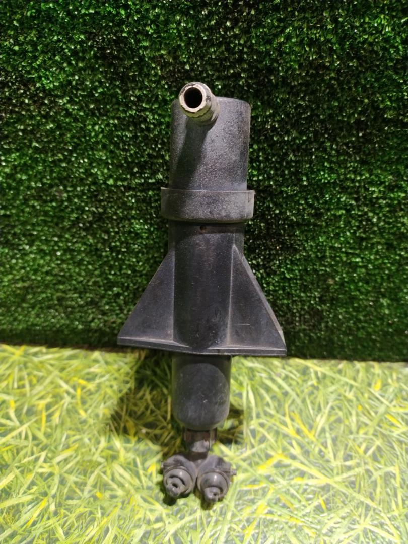 форсунка омывателя фары левая MAN TGA 1 поколение 2006, 10.5 л., D 2066 LF 01, дизель, МКПП, 81264820032 - фото №1