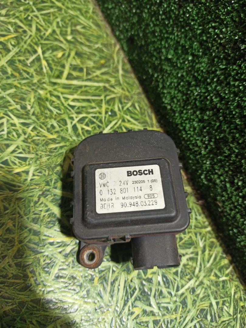 моторчик заслонки печки MAN TGA 1 поколение 2007, 10.5 л., D 2066 LF 01, дизель, МКПП, 01328011148, 9094803229 - фото №1