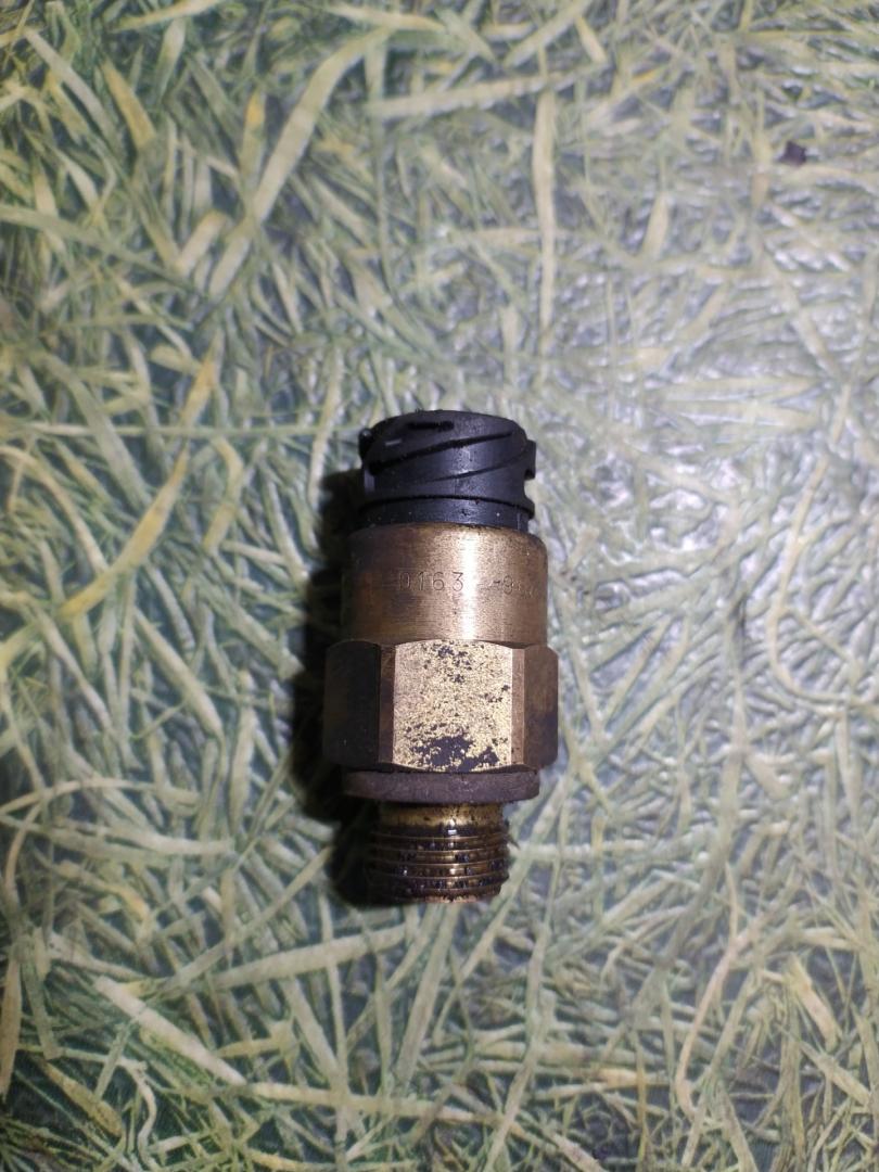 датчик давления топлива MAN TGA 1 поколение 2006, 12.8 л., D 2876 LF 12, дизель, МКПП, 51274210263, 51274210340, 53831610 - фото №1