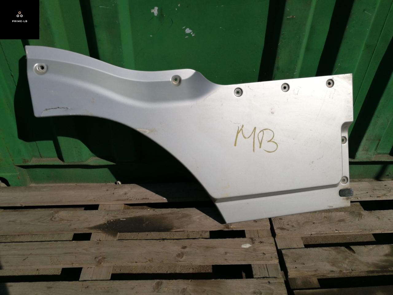 накладка двери (крышки) багажника Mercedes-Benz Actros 1 поколение (MP1) 2002, 11.9 л., OM 541.926, дизель, АКПП, грузовик, 9417280856 - фото №1