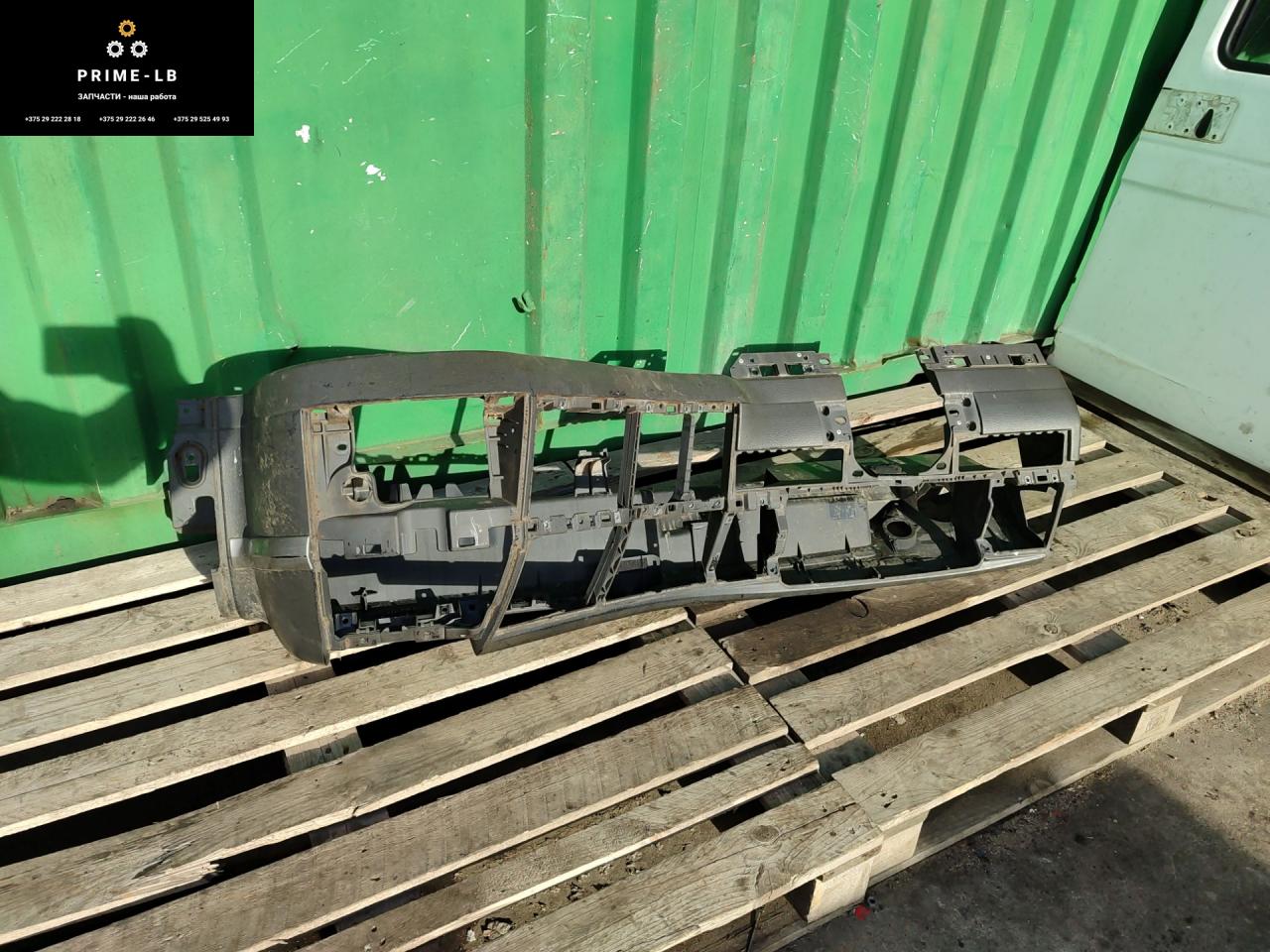 панель передняя салона (торпедо) Volvo FH 2 поколение 2003, 12.1 л., D12D460, дизель, МКПП, 3175565, 20391347, 3175563, 3175559 - фото №1