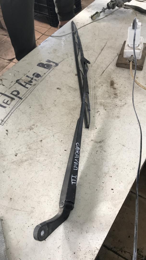щетки стеклоочистителя Dodge Caravan 3 поколение (1995 - 2000) - фото №1