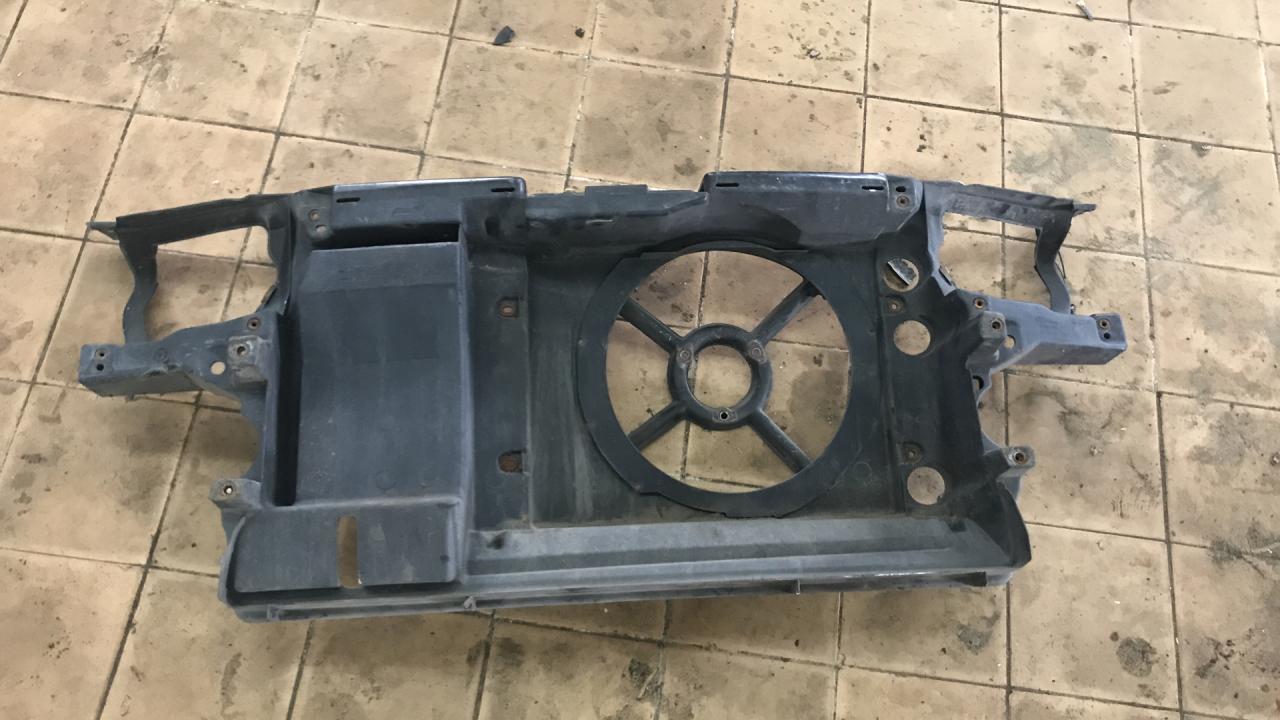 передняя панель крепления облицовки (телевизор) Volkswagen Golf 3 поколение (1991 - 2000) - фото №1