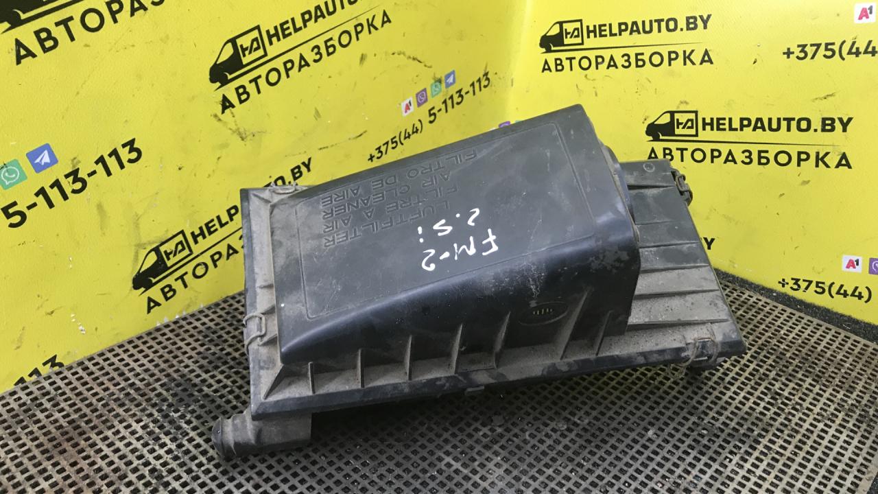корпус воздушного фильтра Ford Mondeo 2 поколение 1999, 2.5 л., SEA, бензин, АКПП, хетчбэк 5 дв., передний привод - фото №1