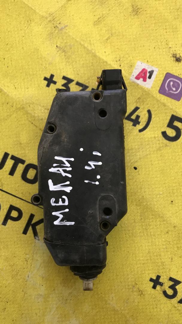 активатор (привод) замка двери Renault Megane 1 поколение (1995 - 1999), 1.4 л., бензин, МКПП, седан, передний привод - фото №1
