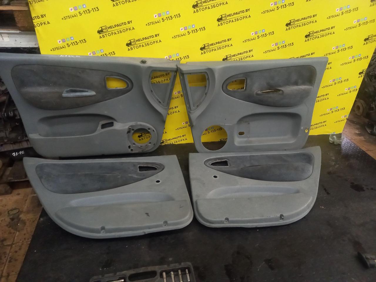 Обшивка двери (комплект) Renault Scenic 1 поколение (1996 - 1999), 2.0 л., i, F3R 200, бензин - фото №1