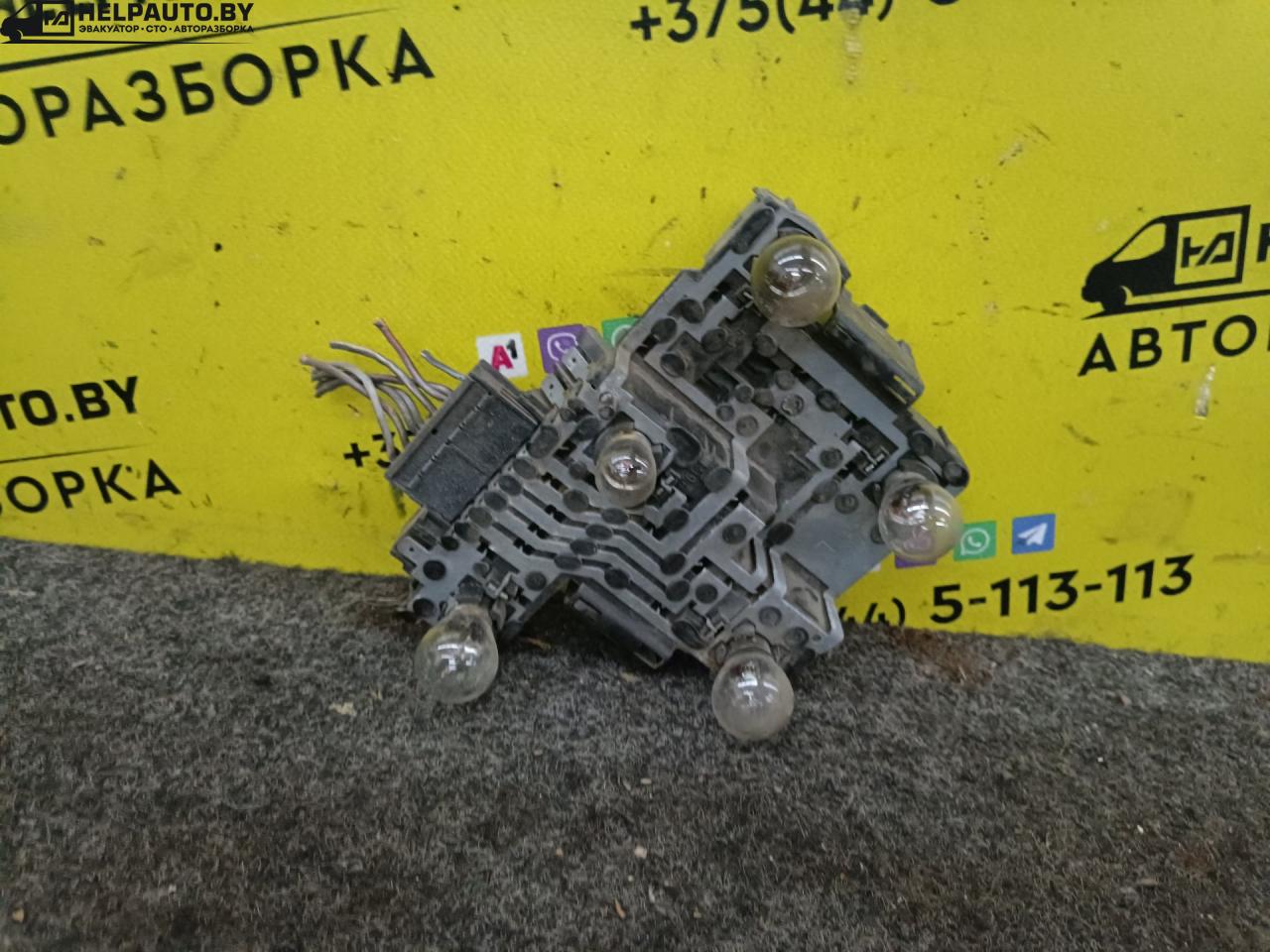 панель заднего правого фонаря Volkswagen Golf 2 поколение 1990, 1.8 л., i, бензин, МКПП, хетчбэк 5 дв., передний привод - фото №1
