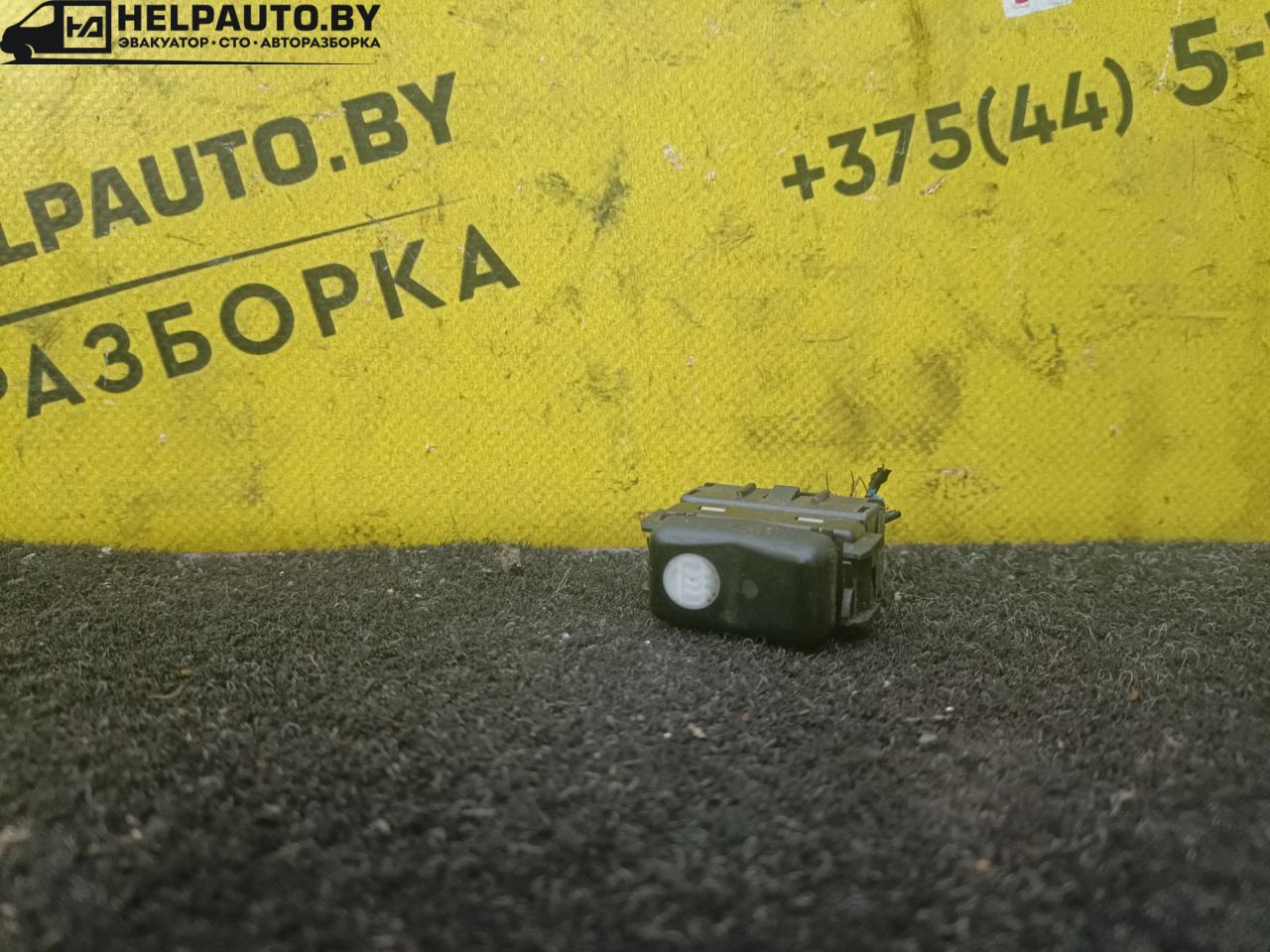 кнопка (выключатель) Mercedes-Benz E-Класс 1 поколение 1987, 2.0 л., D, дизель, МКПП, седан, задний привод - фото №1