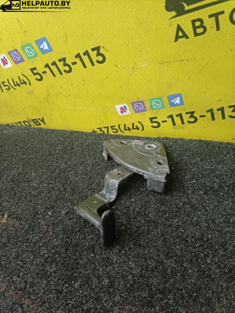 ручка открывания капота Audi 100 С3 1986, 2.0 л., i, бензин, МКПП, универсал, передний привод, KP - фото №1