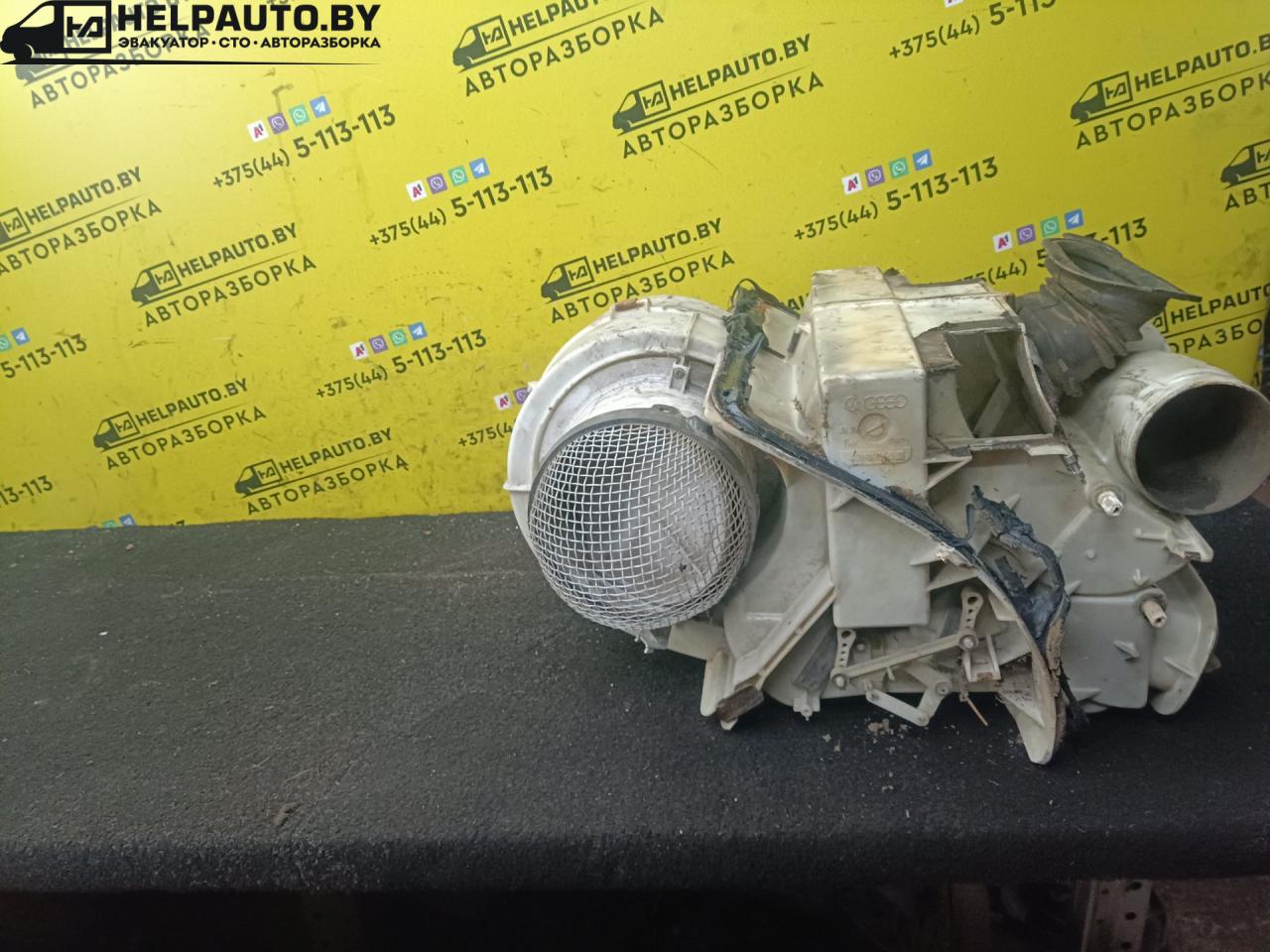 корпус отопителя (печки) Audi 100 С3 1985, 1.9 л., karb., бензин, МКПП, седан, передний привод - фото №1