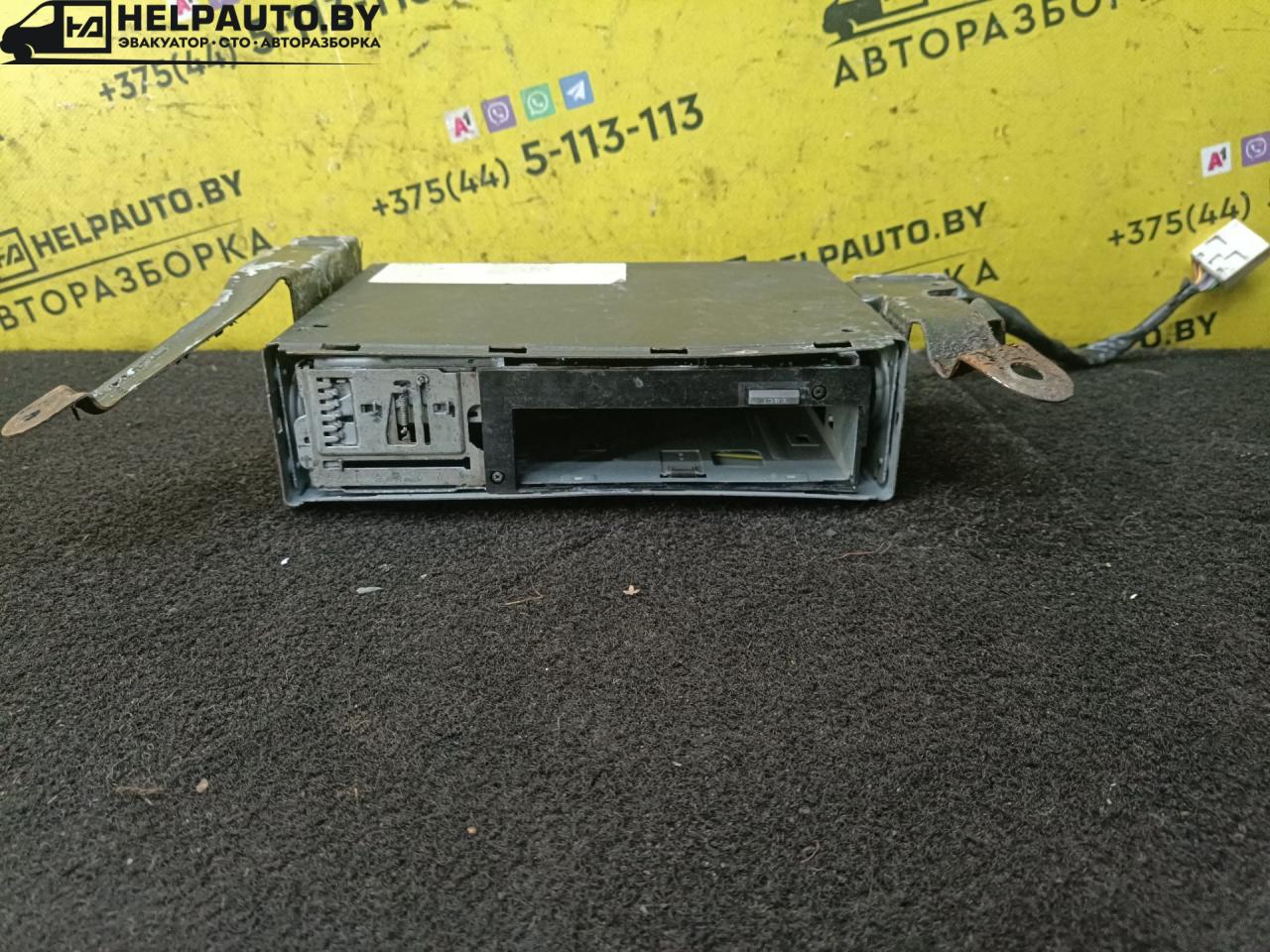 CD-чейнджер Nissan Maxima A33 2003, 2.0 л., i, бензин, АКПП, седан, передний привод, VQ20DE - фото №1