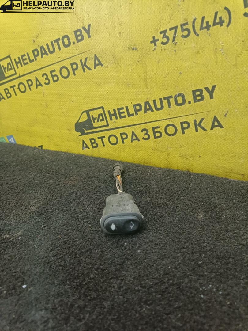 кнопка стеклоподъемника переднего правого Ford Mondeo 2 поколение 1999, 1.8 л., TD, RFN, дизель, МКПП, синий, универсал, передний привод - фото №1