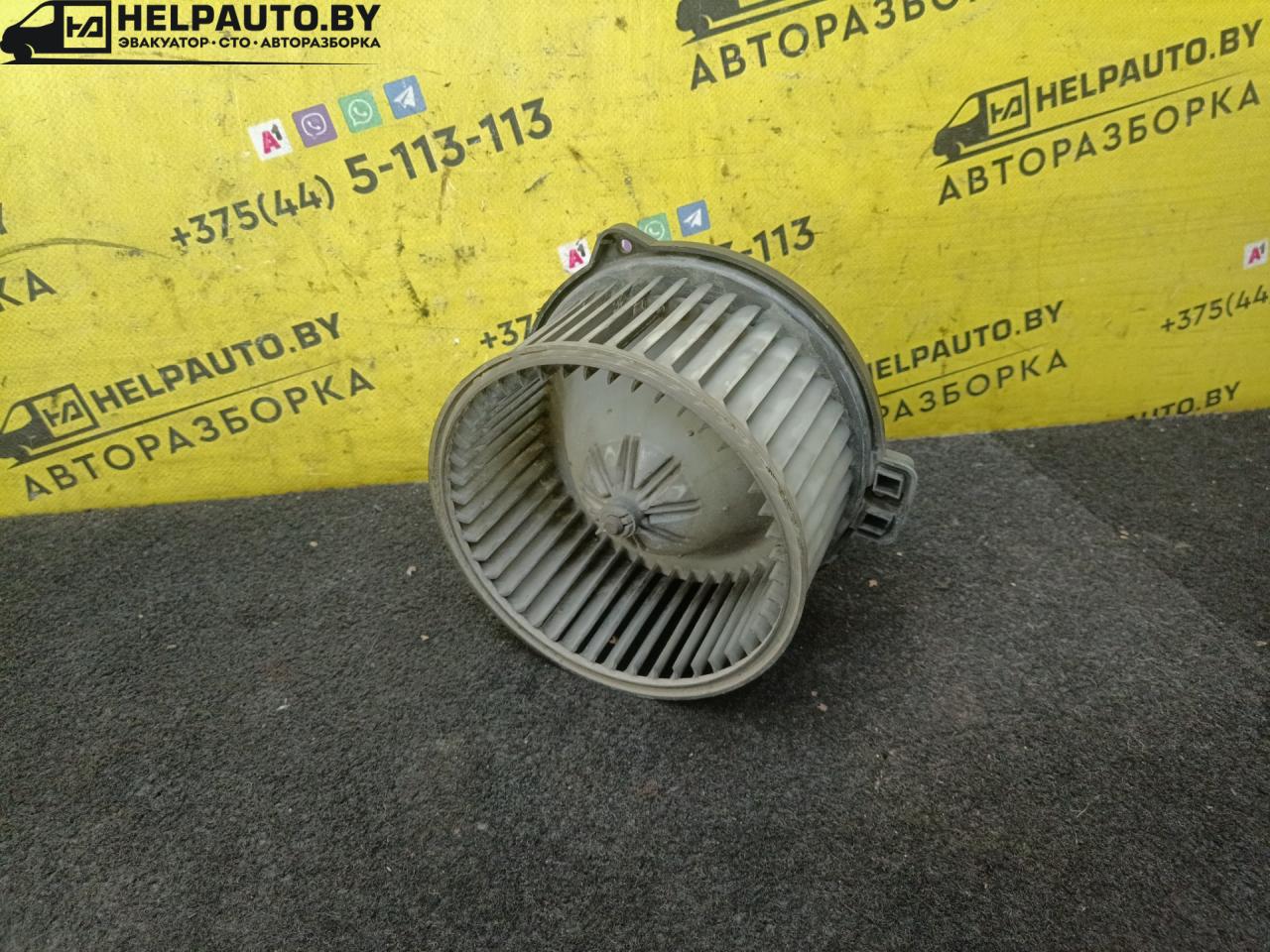 моторчик печки Mitsubishi Carisma 1 поколение 1997, 1.9 л., F8QT, дизель, МКПП, зеленый, хетчбэк 5 дв. - фото №1