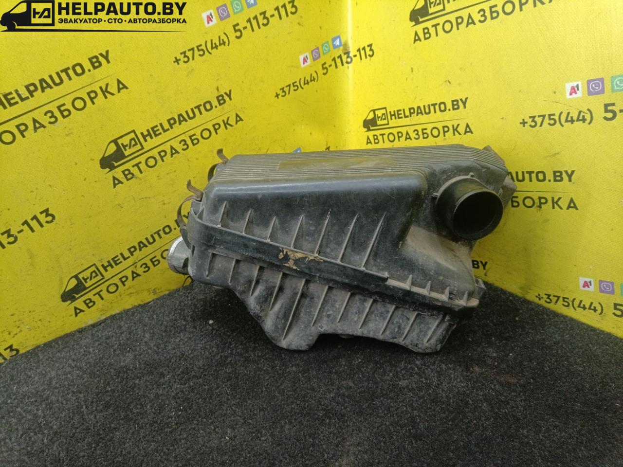 корпус воздушного фильтра Toyota Carina E 1 поколение T190 1997, 2.0 л., дизель, МКПП, зеленый, седан - фото №1