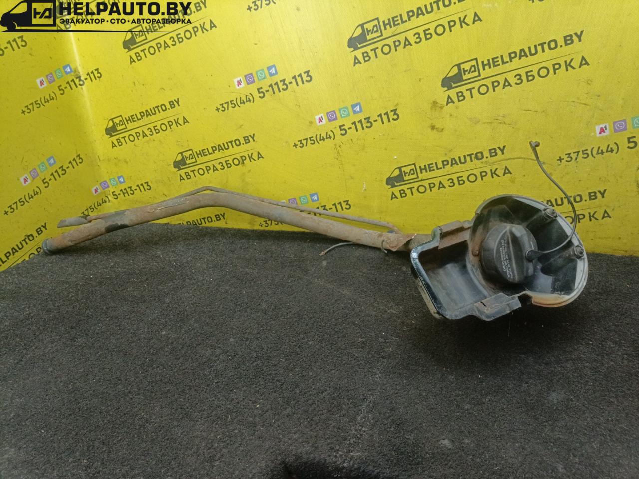 горловина топливного бака Dodge Neon 2 поколение 2003, 2.0 л., ECC, бензин, АКПП, красный, седан - фото №1