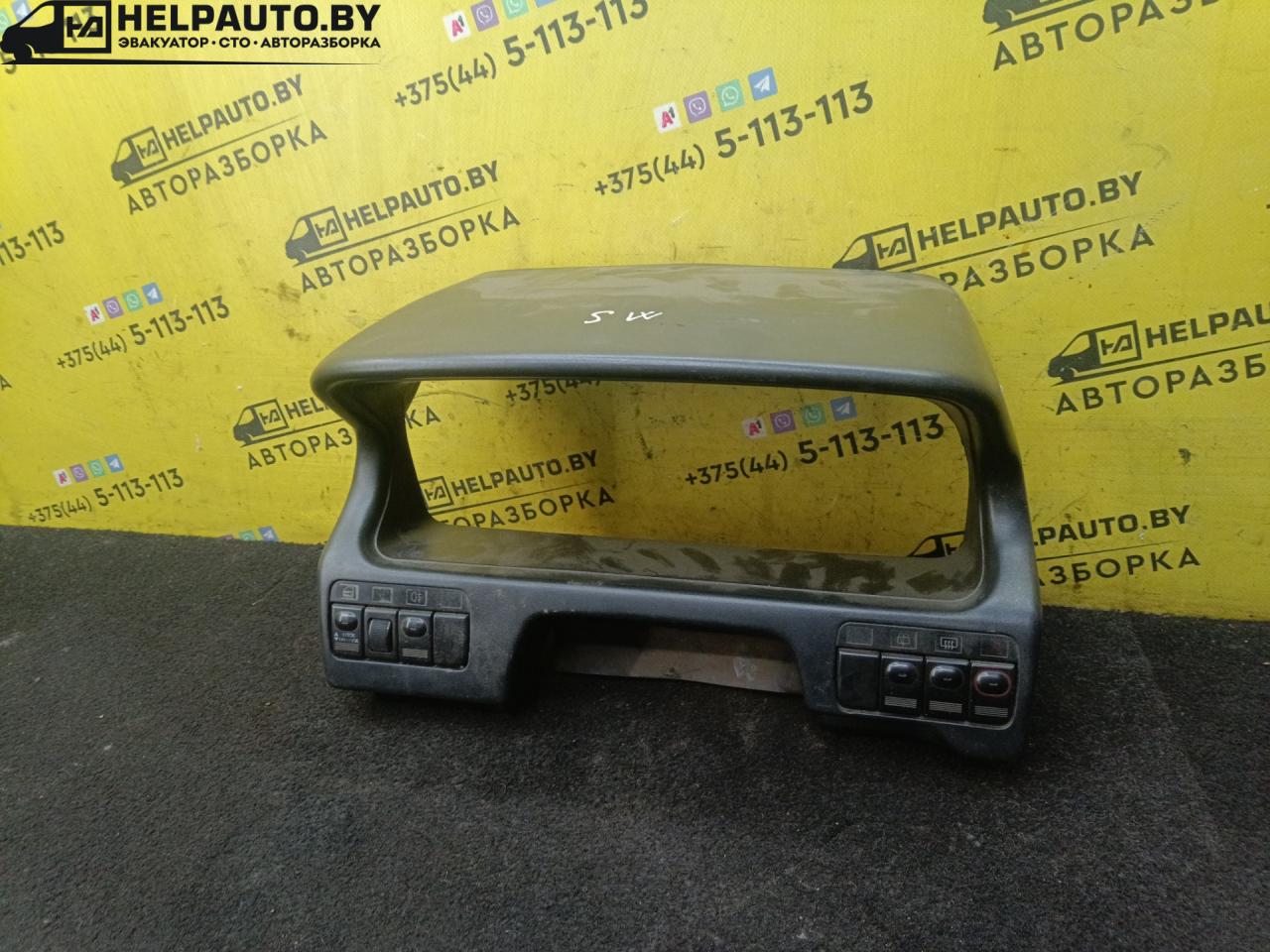 рамка панели приборов Mitsubishi Space Wagon 2 поколение (Typ N30/N40) 1994, 2.0 л., 4D68 T, дизель, МКПП, серый, минивэн - фото №1