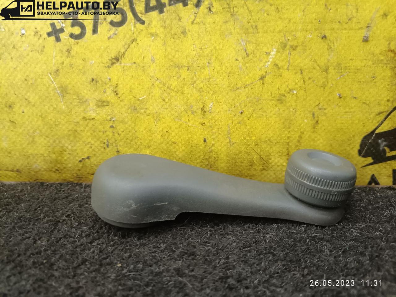 ручка стеклоподъемника задней Daewoo Lanos T100 1997, 1.5 л., бензин, МКПП, белый, седан, передний привод - фото №1