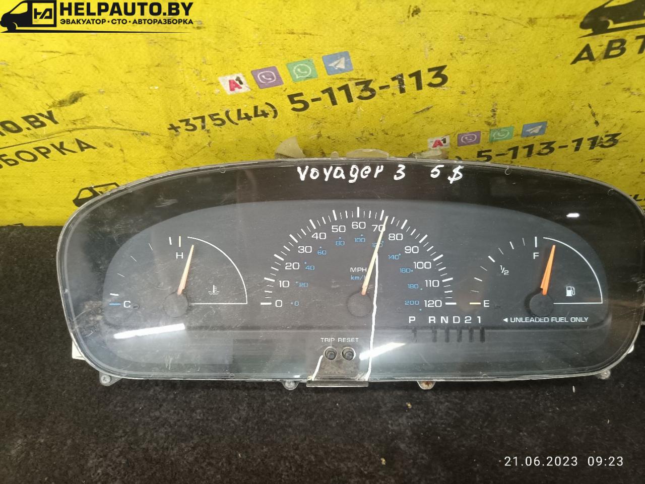 щиток приборов (приборная панель) Chrysler Voyager 3 поколение 1997, 2.4 л., бензин, минивэн - фото №1