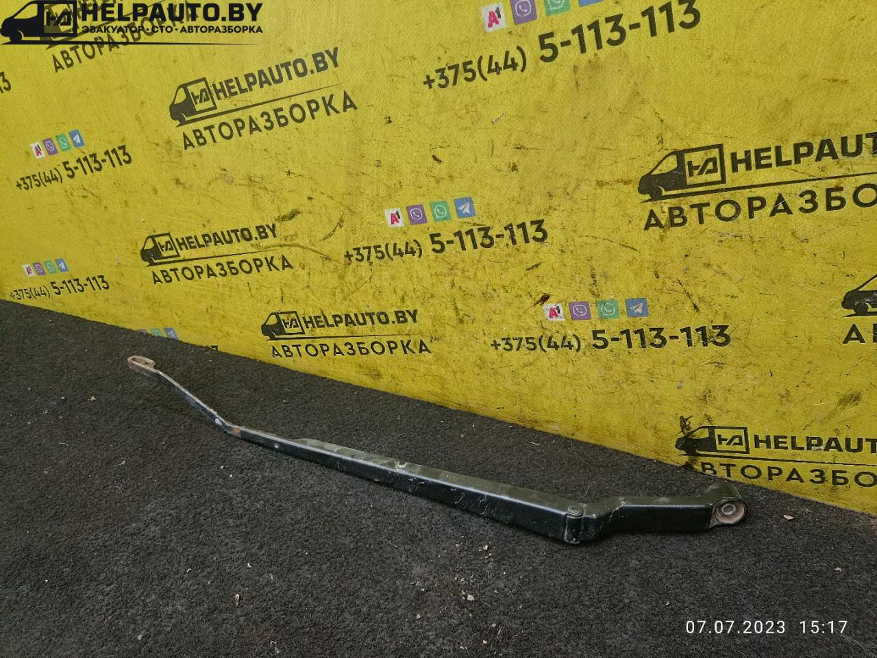 щеткодержатель (поводок стеклоочистителя, дворник) Toyota Carina E 1 поколение T190 1996, 1.6 л., 4A-FE, бензин, МКПП, красный, универсал - фото №1