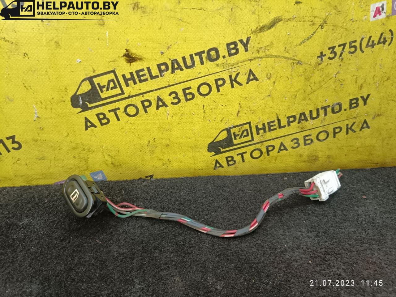 кнопка стеклоподъемника двери передней правой Mazda 626 GE 1992, 1.8 л., бензин, МКПП, красный, хетчбэк 5 дв. - фото №1