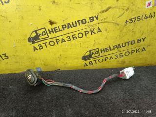 кнопка стеклоподъемника двери передней правой Mazda 626 GE 1992, 1.8 л., бензин, МКПП, красный, хетчбэк 5 дв.