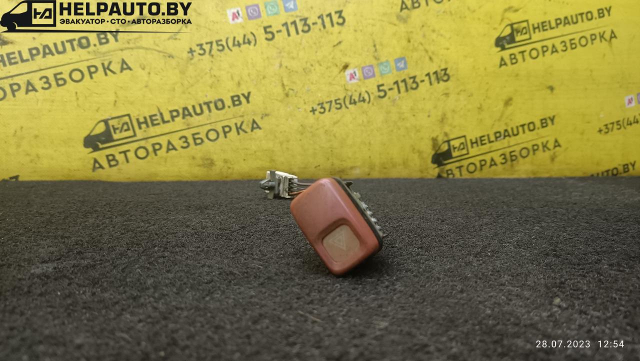 кнопка аварийной сигнализации Mazda 626 GE 1992, 1.8 л., бензин, МКПП, красный, хетчбэк 5 дв. - фото №1