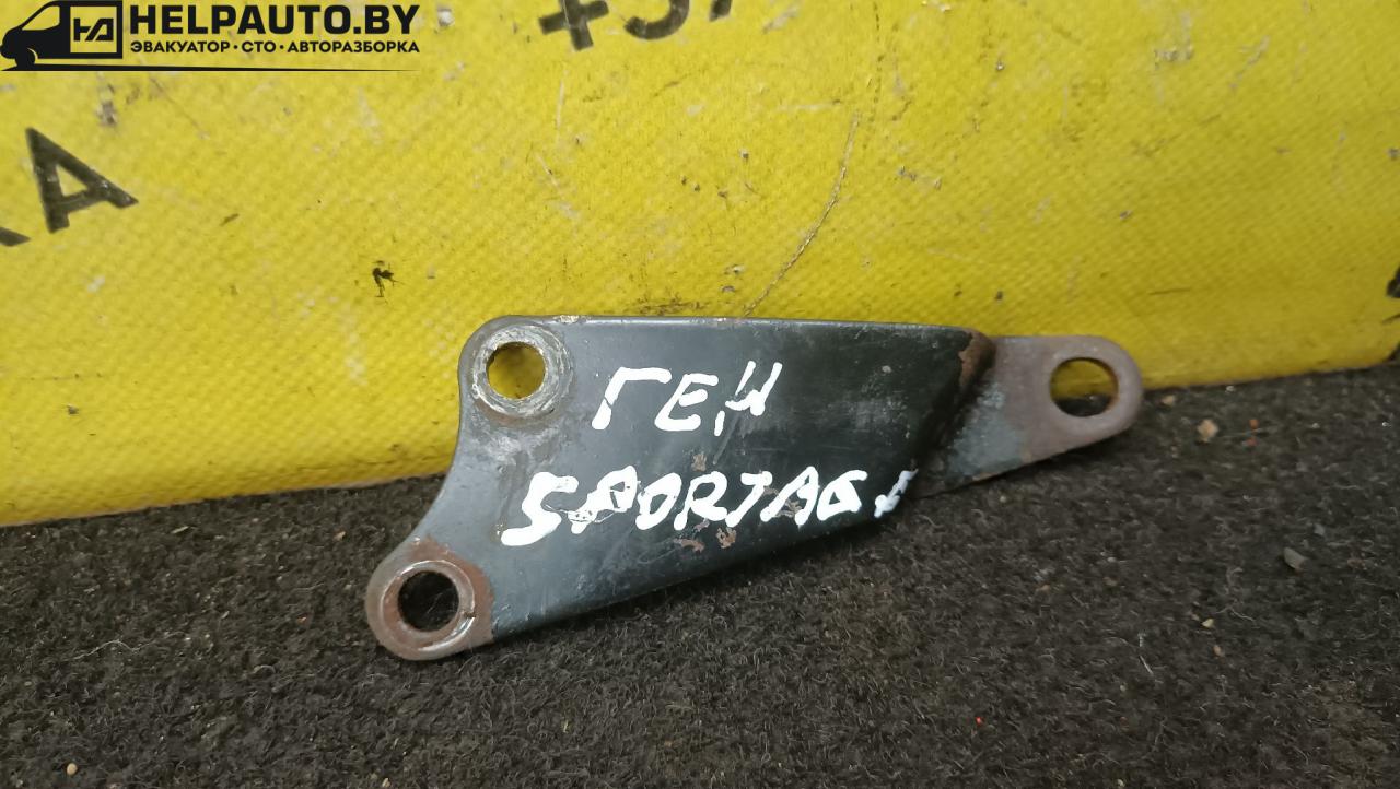 кронштейн генератора Kia Sportage 1 поколение 2001, 2.0 л., FE (16V), бензин, 5МКПП, зеленый, внедорожник 5 дв. - фото №1