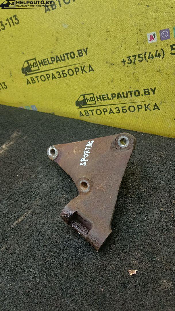 кронштейн генератора Kia Sportage 1 поколение 2001, 2.0 л., FE (16V), бензин, 5МКПП, зеленый, внедорожник 5 дв. - фото №1