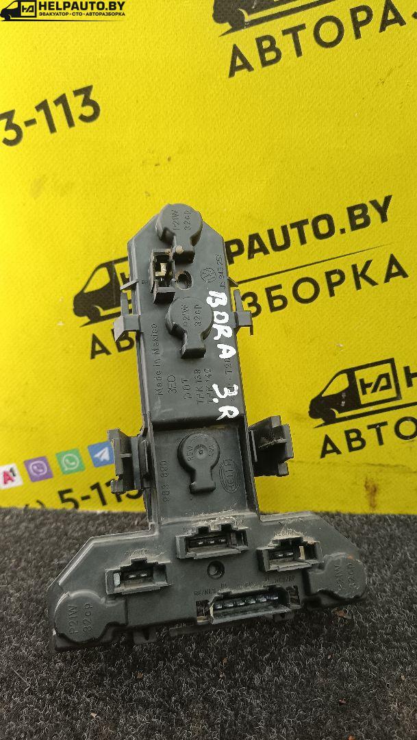 панель заднего правого фонаря Volkswagen Bora 1 поколение 2000, 1.8 л., бензин, 5МКПП, синий - фото №1