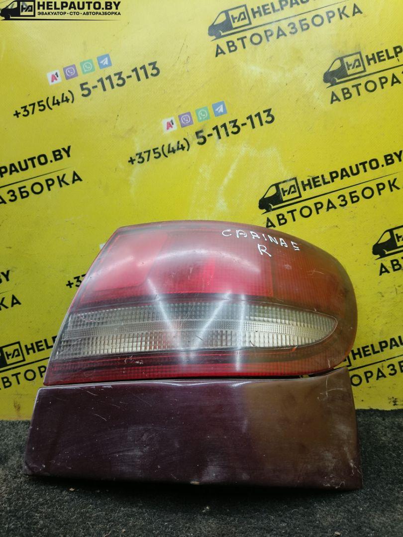 фонарь задний правый Toyota Carina E 1 поколение T190 1995, 2.0 л., 2C, дизель, МКПП, бордовый, хетчбэк 5 дв., передний привод - фото №1