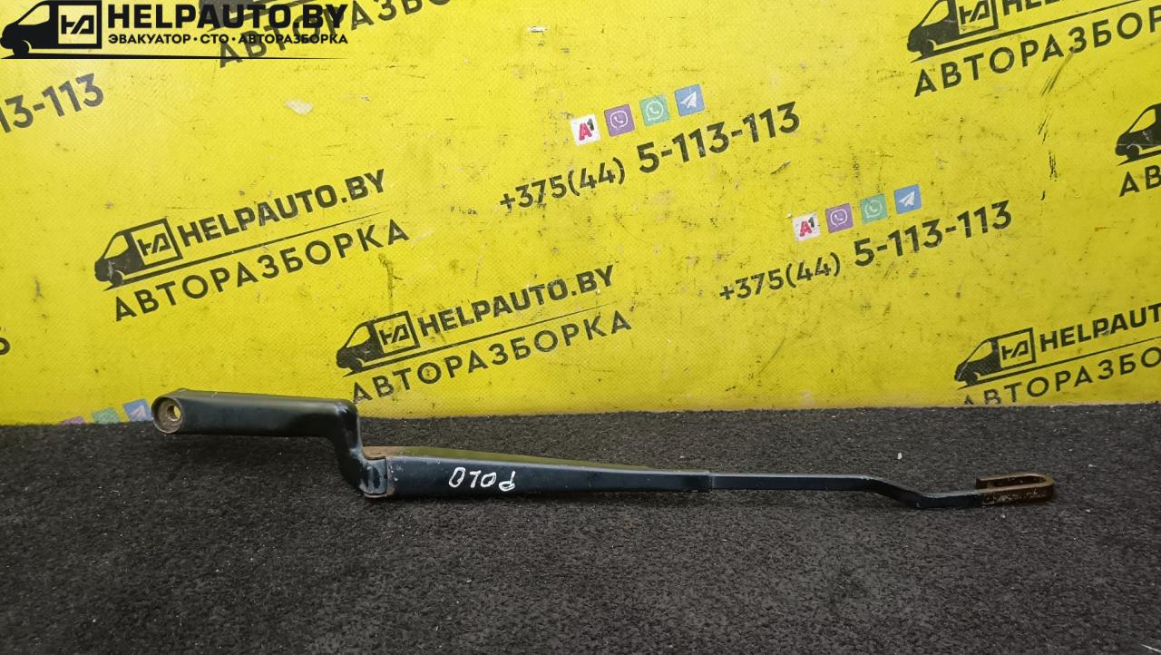 щеткодержатель (поводок стеклоочистителя, дворник) Volkswagen Polo 3 поколение 1999, 1.0 л., ALL, бензин, 5МКПП, зеленый, хетчбэк 3 дв., передний привод - фото №1