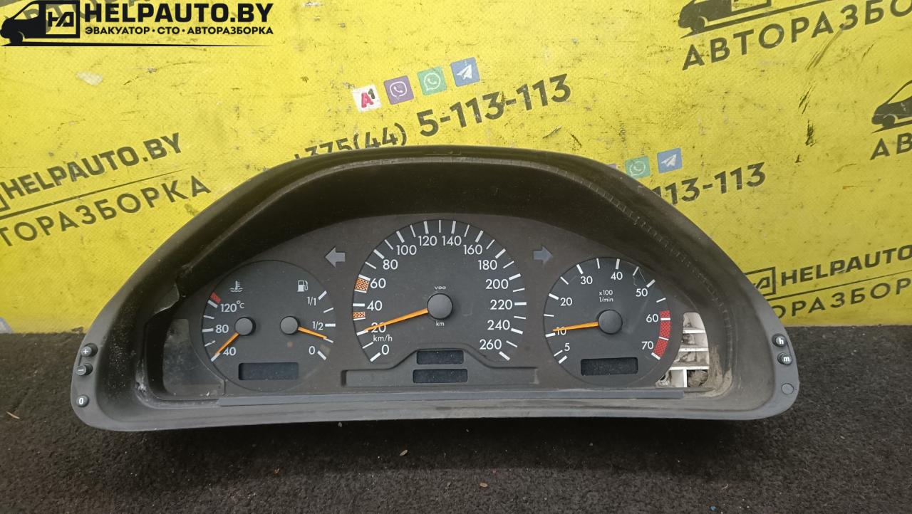 щиток приборов (приборная панель) Mercedes-Benz CLK-Класс W208/A208 1997, 2.3 л., M 111.975, бензин, АКПП, серебристый, купе, задний привод - фото №1